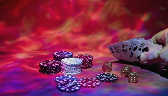 Luật chơi và thuật ngữ hay dùng trong một ván bài khi chơi Poker