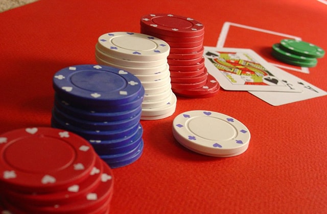 Sai lầm khiến bạn luôn bị thua mất đi số tiền lớn khi mắc phải trong bài Poker