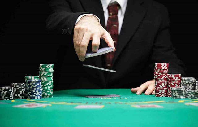 Làm thế nào để đối phó được đối thủ ở mọi ván bài Poker?