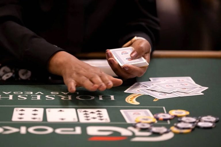 Người mới chơi Poker cần phải quan tâm và nắm rõ những điều gì?