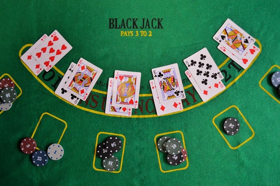 tim hieu ve cach dat cuoc gap thep trong blackjack va nhung luu y su dung?